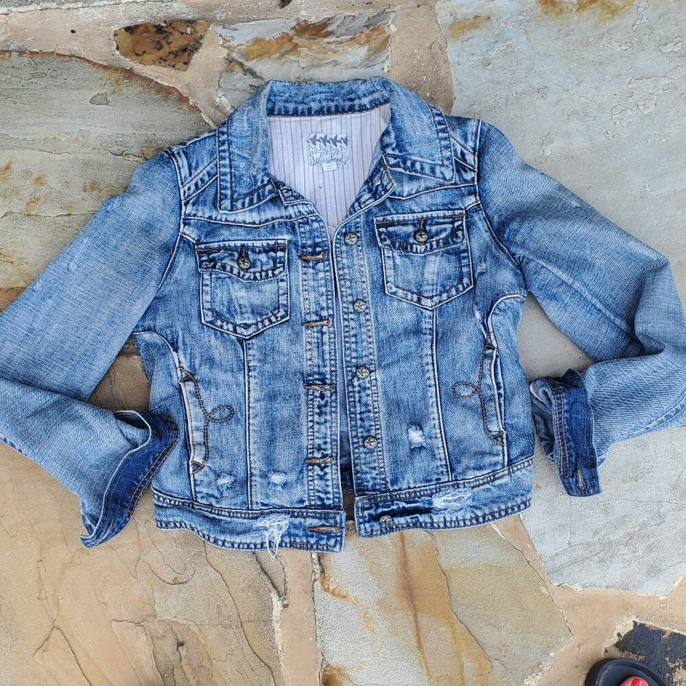Western chic jean jacket with yoke detailing size small